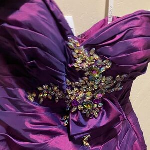 EUC Tony Bowls Strapless Purple Iridescent Jeweled Woman’s Prom Formal Dress Sz6